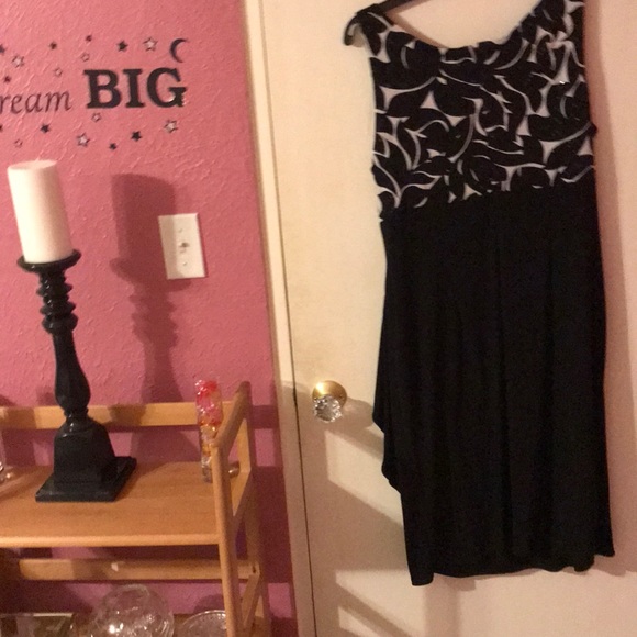 Dress - Picture 4 of 5